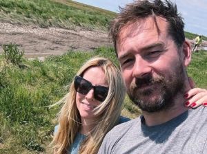 狗狗情太重惹矛盾，婚姻亮红灯需理性（发现老婆和狗狗有关系）