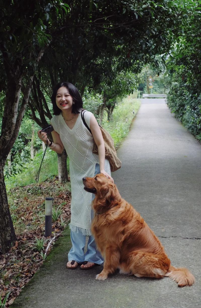 独居女孩与狗狗的幸福生活，暖心又治愈（女孩和狗狗的高干日常）